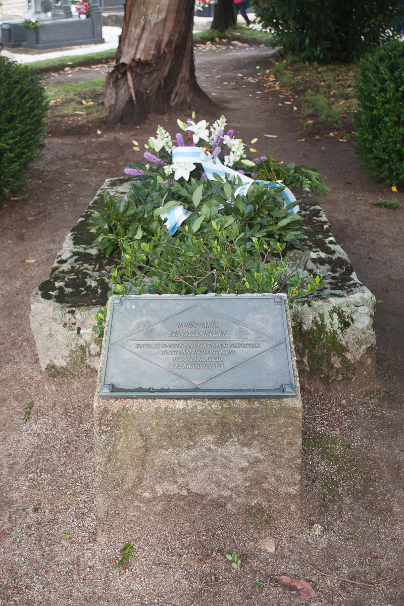 Tumba_de_Valleinclan_en_Boisaca_-_Santiago_-_Galicia_(Spain)